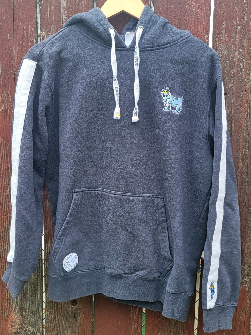 Goat USA Men's Gray Striped Crowned Goat Mascot Embroidered Pullover Hoodie Sz L